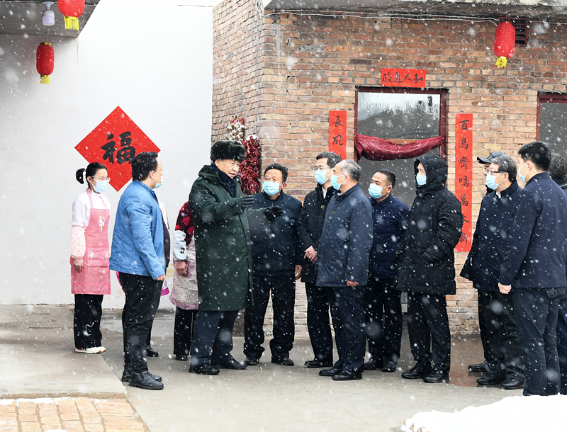 2022年1月26日，習(xí)近平總書記在山西霍州馮南垣村受災(zāi)村民師紅兵家看望。