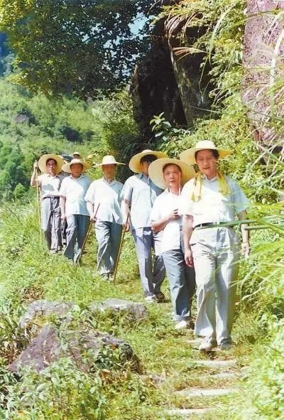 1989年7月，習(xí)近平在壽寧縣山村。
